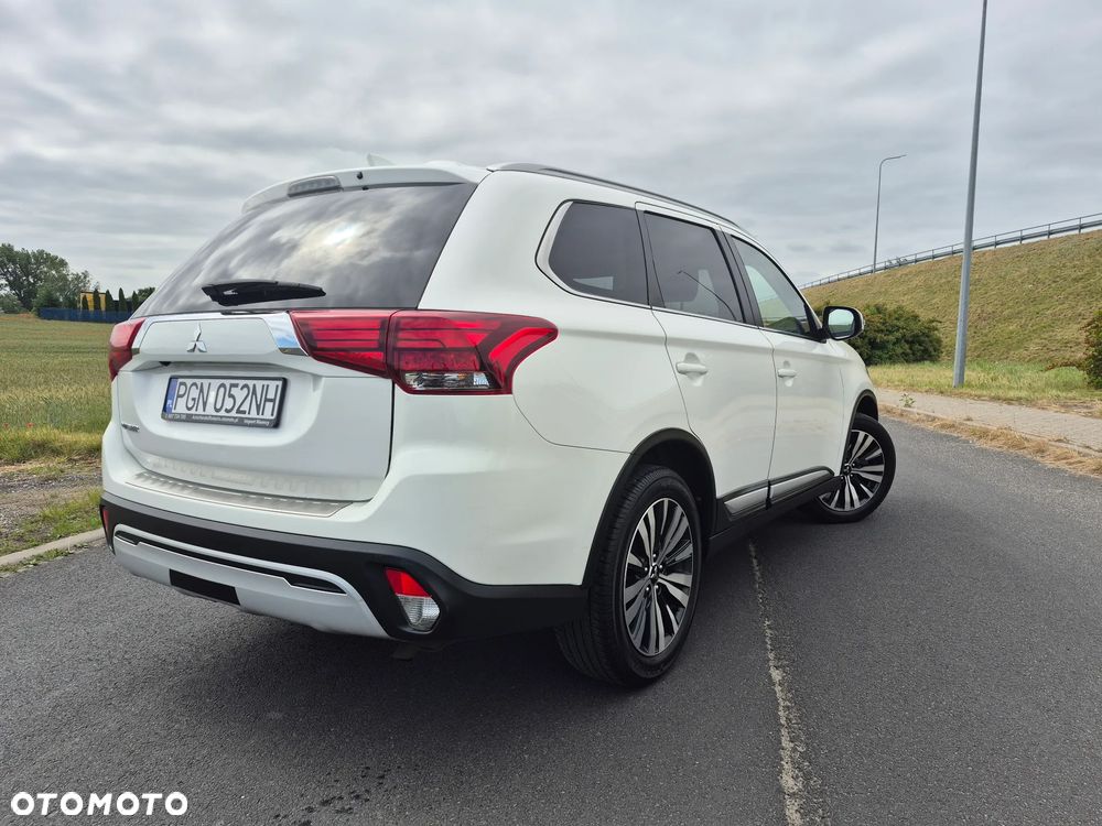 Mitsubishi Outlander - 3