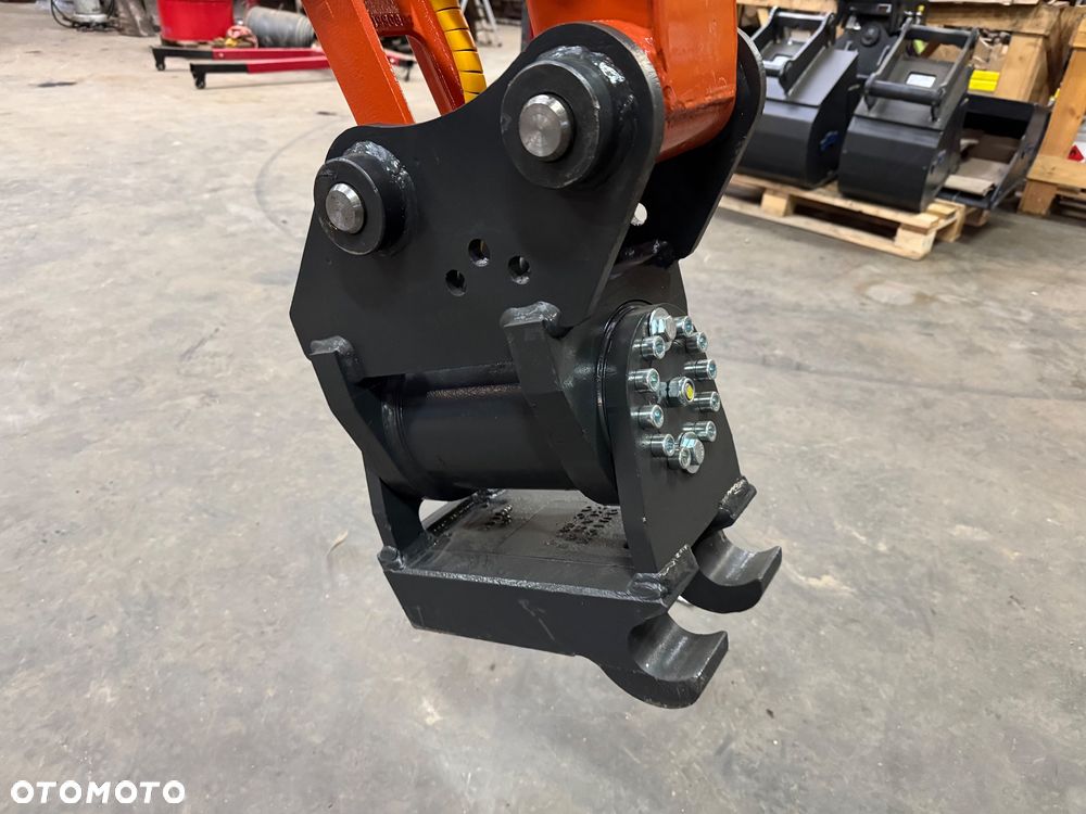 Hitachi ZX26-6 2740kg Szybkozlacze uchylne Powertilt - 6