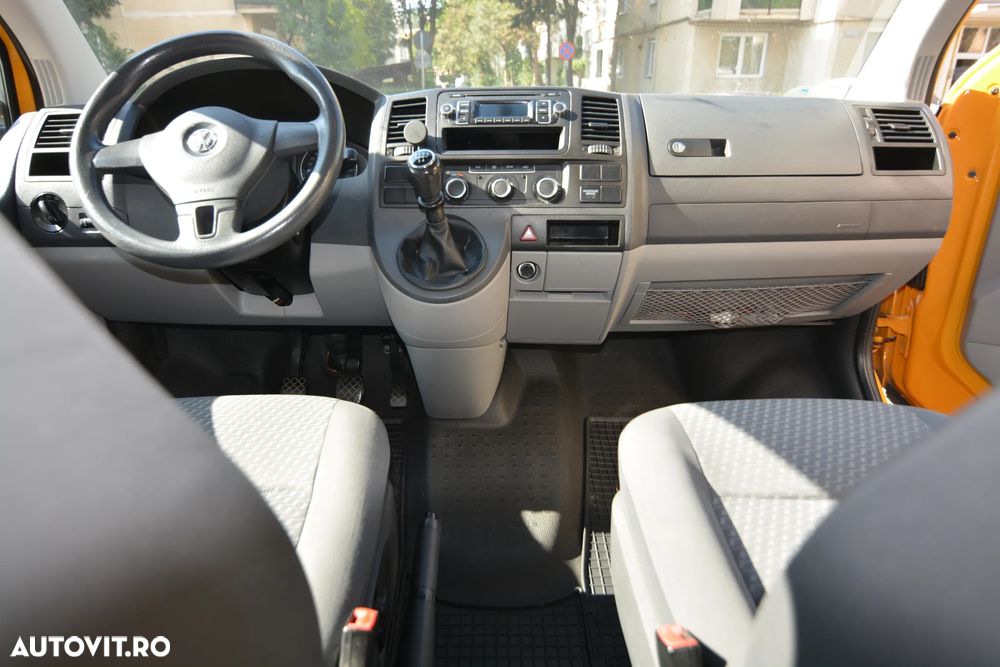 Volkswagen Caravelle - 5