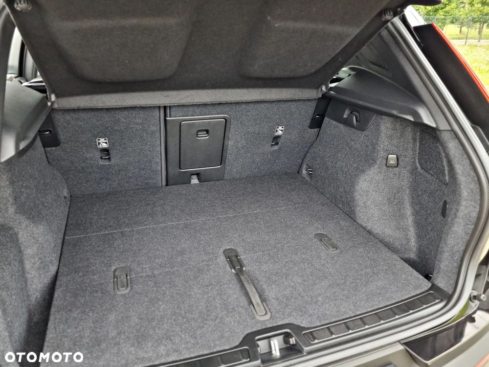 Volvo XC 40 B3 B DKG Ultra Black Edition - 18