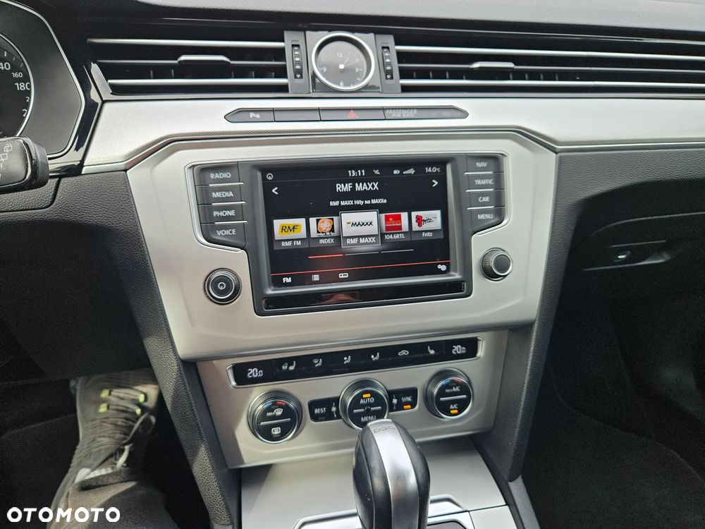 Volkswagen Passat - 19