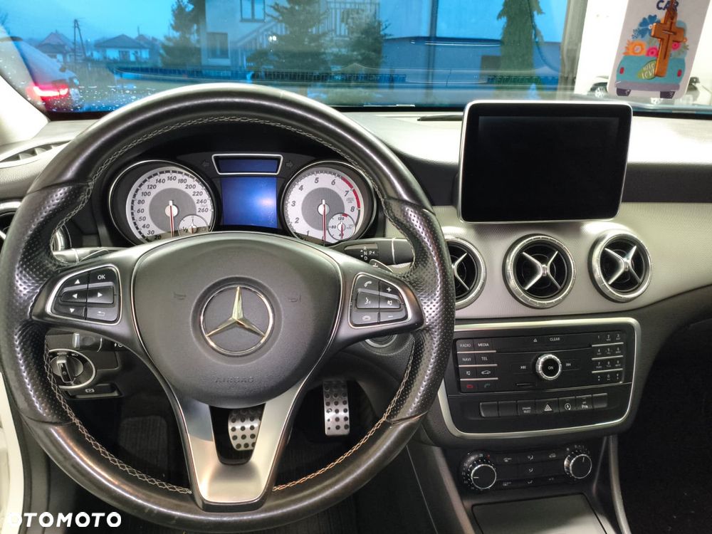 Mercedes-Benz CLA 200 7G-DCT AMG Line - 5