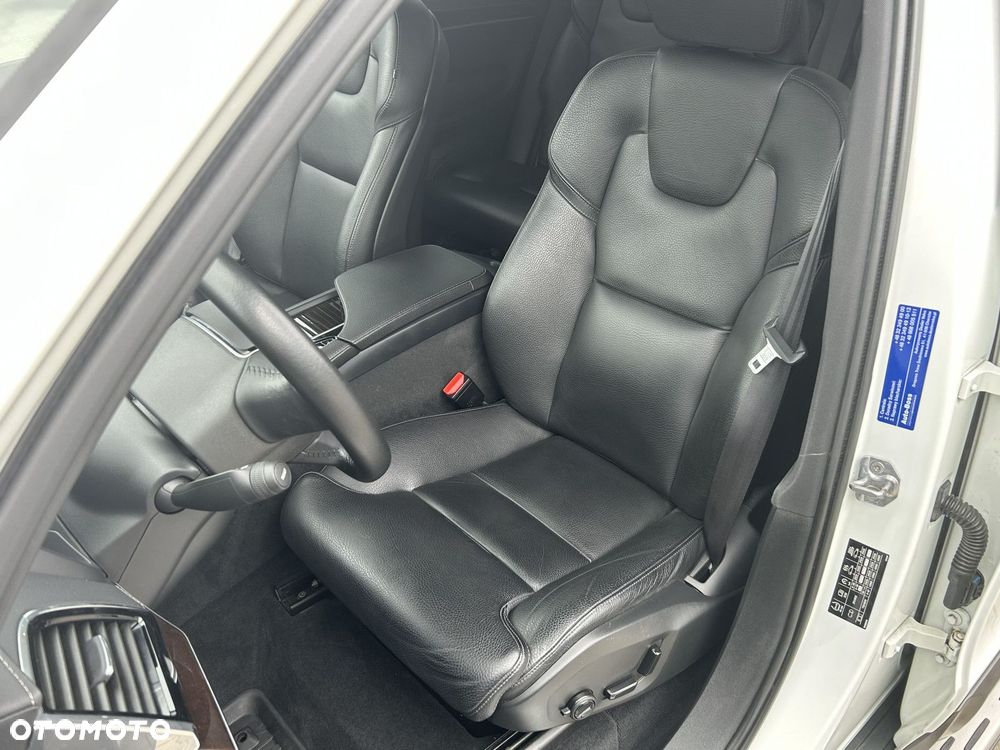 Volvo XC 90 - 23