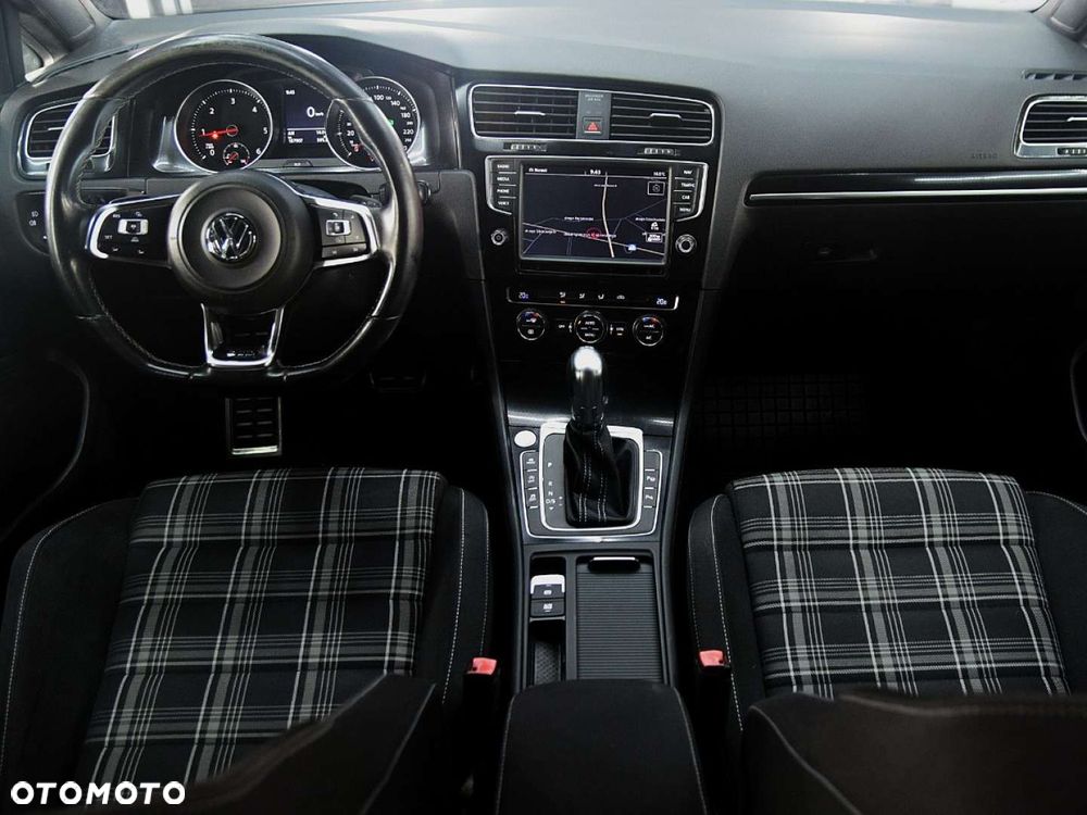 Volkswagen Golf - 6