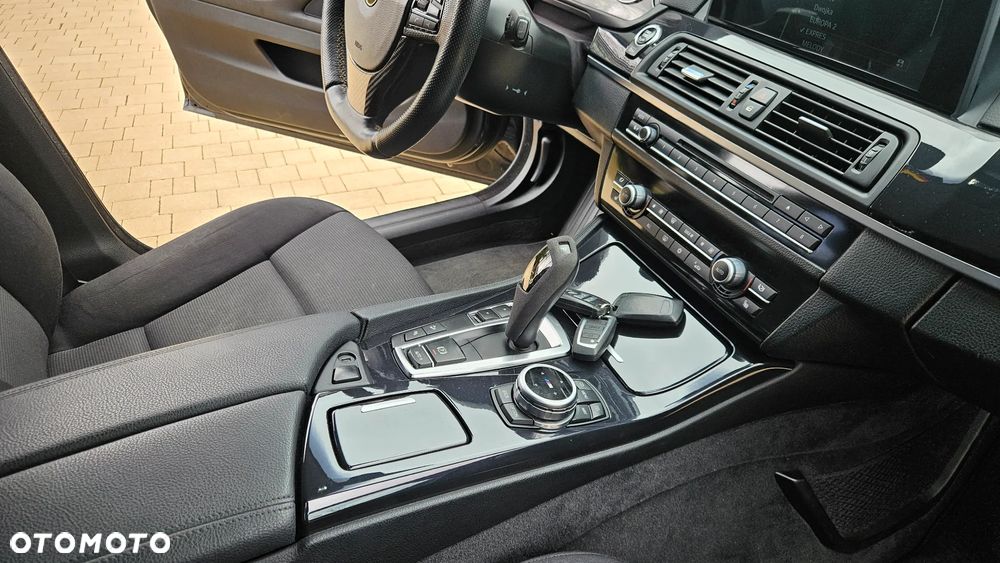 BMW Seria 5 525d xDrive Sport-Aut Modern Line - 22