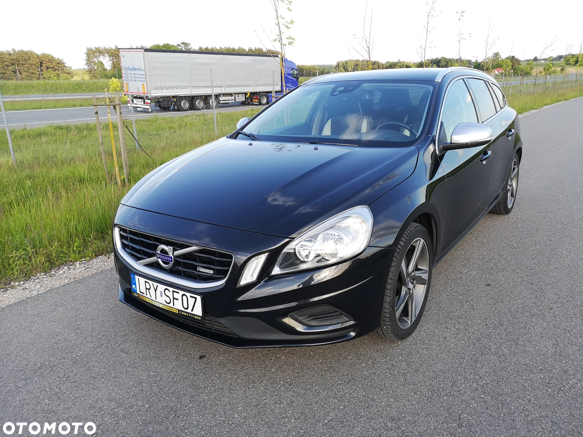 Volvo V60 T3 R-Design - 26