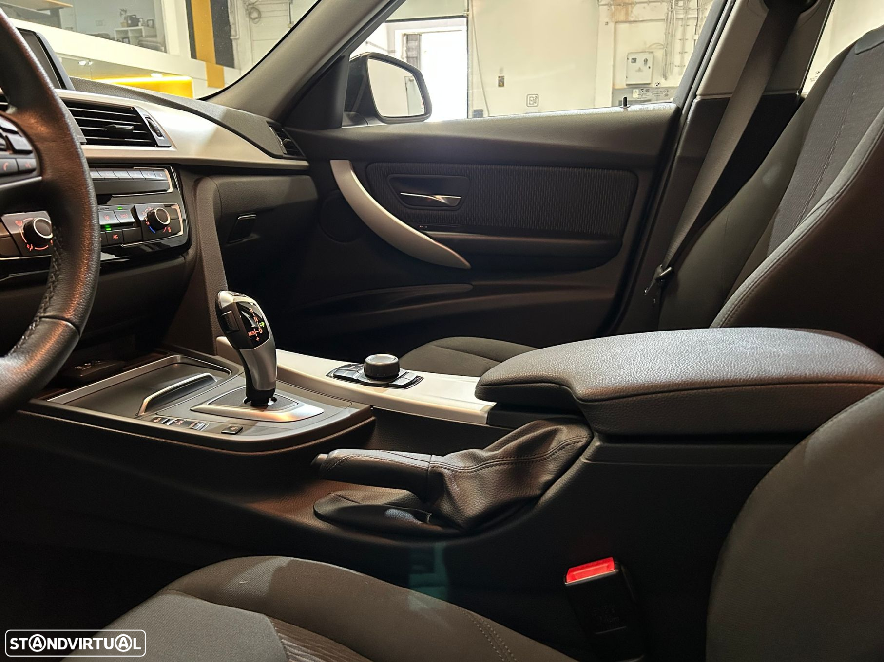 BMW 318 d Touring Auto - 43