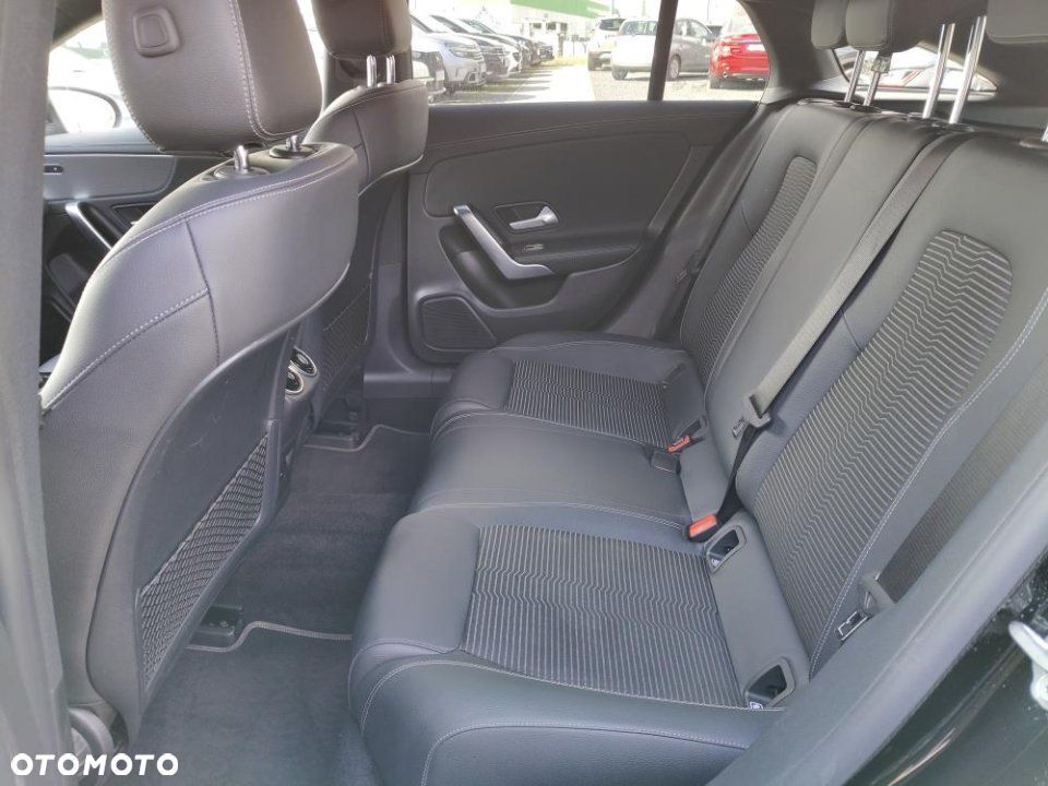 Mercedes-Benz CLA - 12