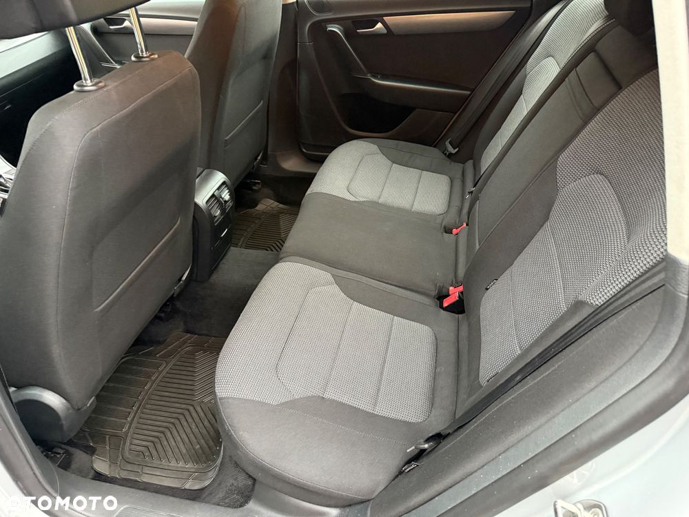 Volkswagen Passat 2.0 TDI DSG BlueMotion Technology Comfortline - 11