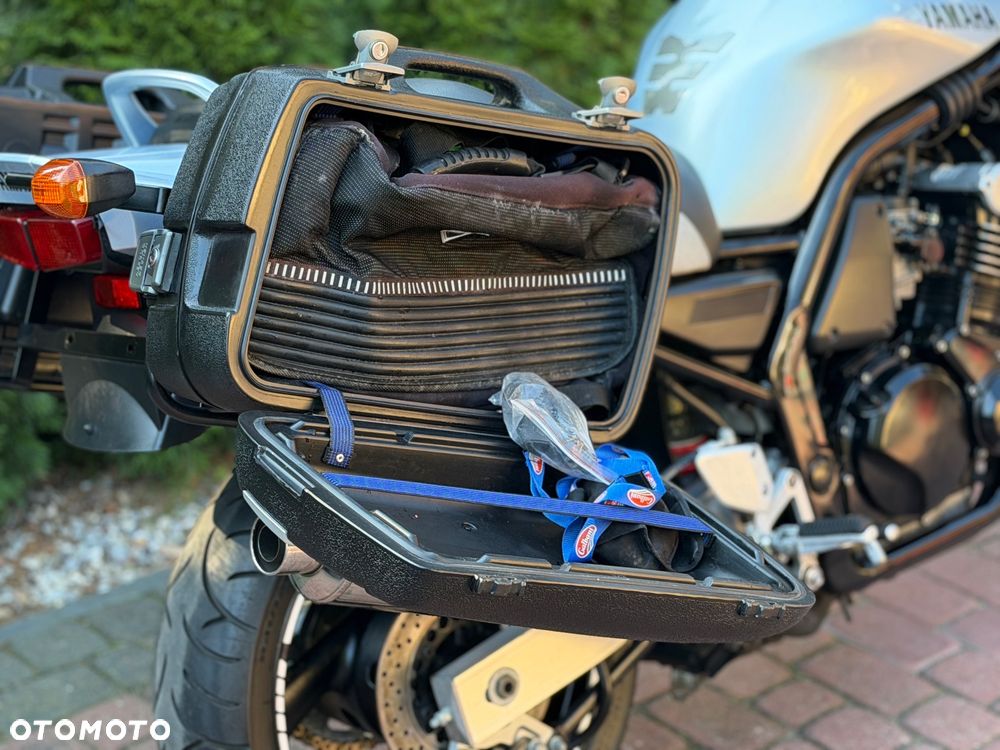 Yamaha FZS - 26