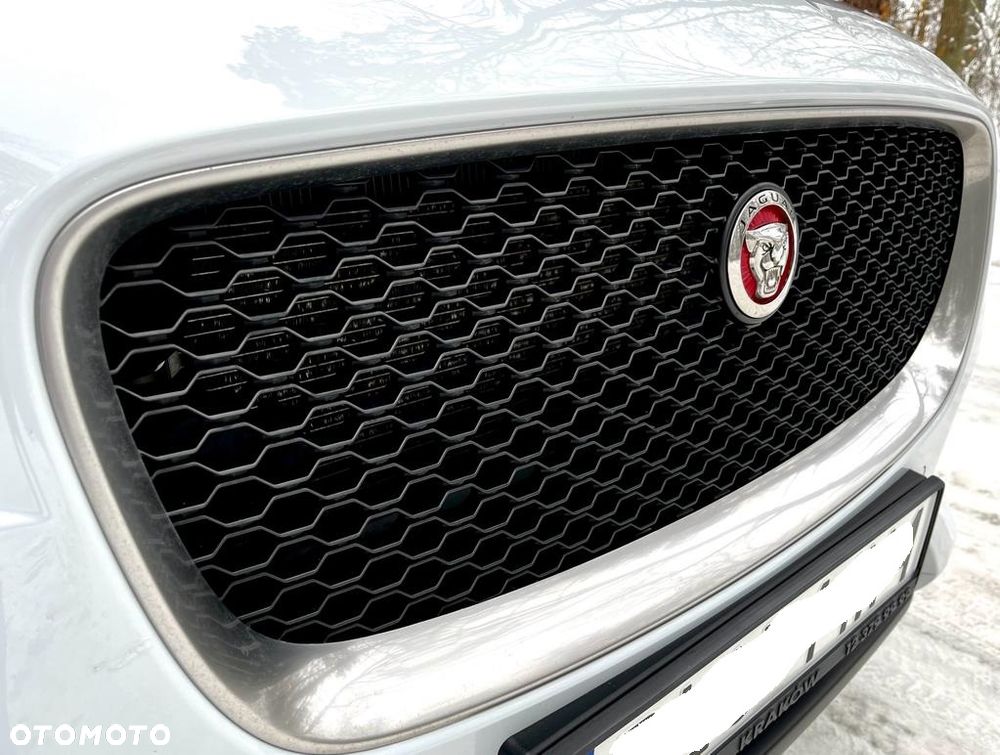 Jaguar F-Pace 2.0 i4D AWD R-Sport - 13