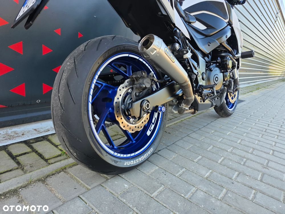 Suzuki GSX - 20