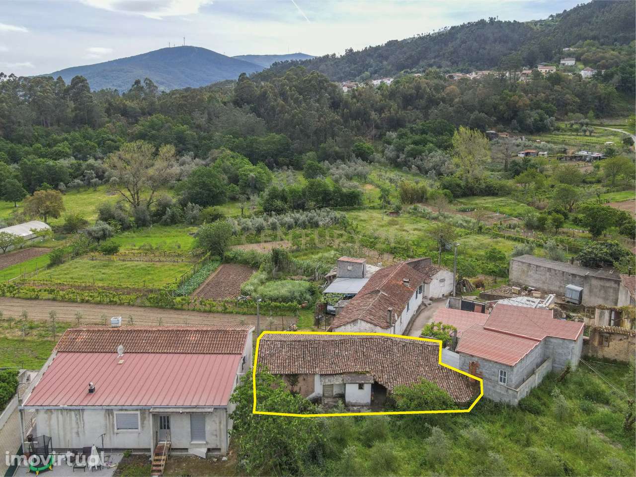 Moradia para recuperar - C/ terreno - Grande imagem: 4/17
