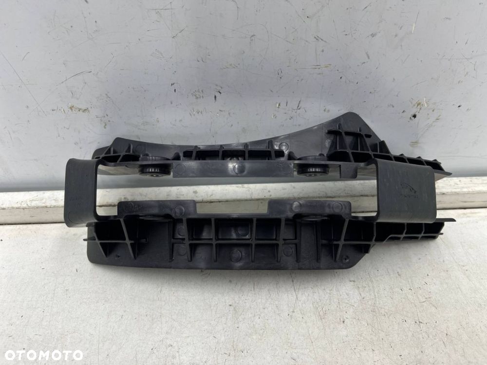 Kanał powietrza Jaguar F-Type x152 SVR 14-24r. prawa kierownica chłodzenia hamulców osłona wahacza - 1