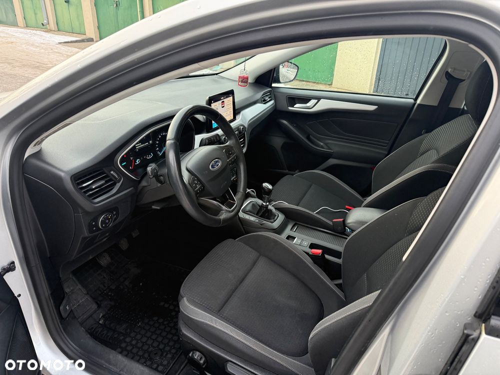 Ford Focus 1.5 TDCi SYNC Edition - 19