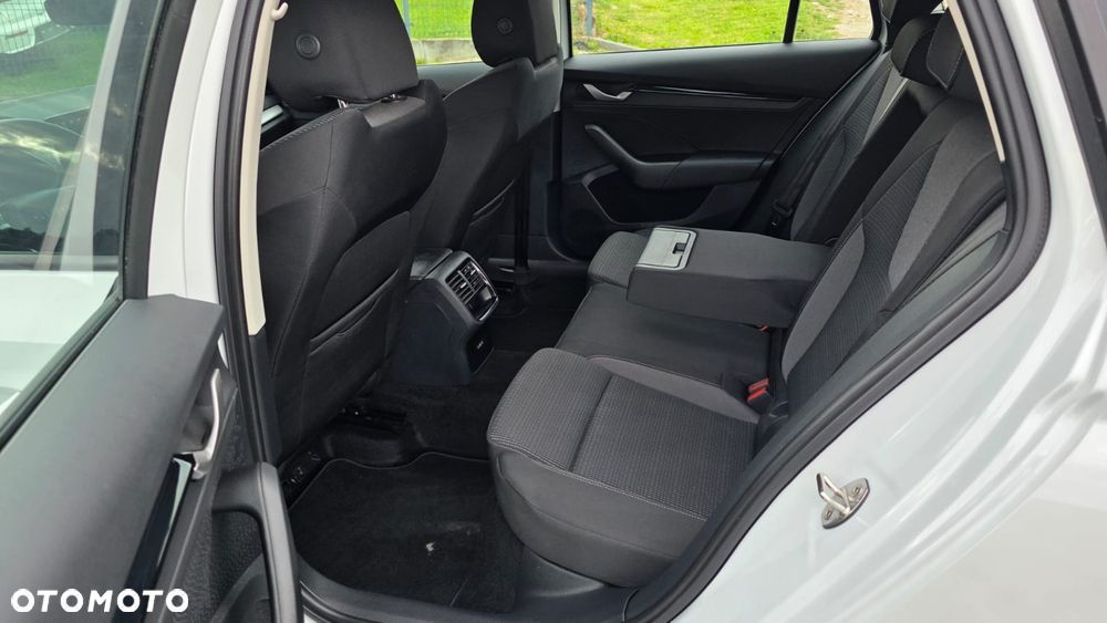 Skoda Octavia 2.0 TDI Ambition DSG - 11