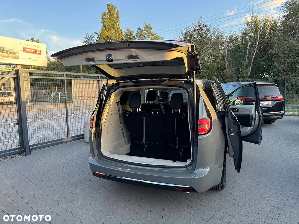 Chrysler Pacifica - 23