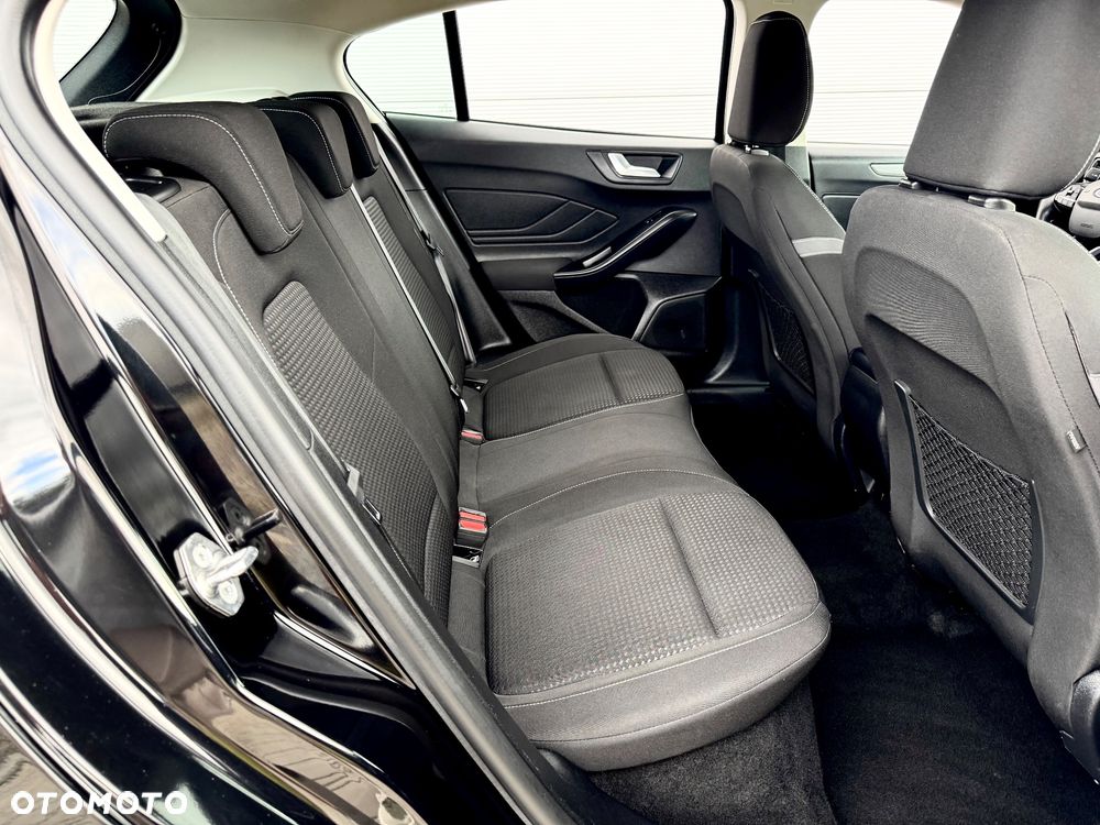 Ford Focus - 32
