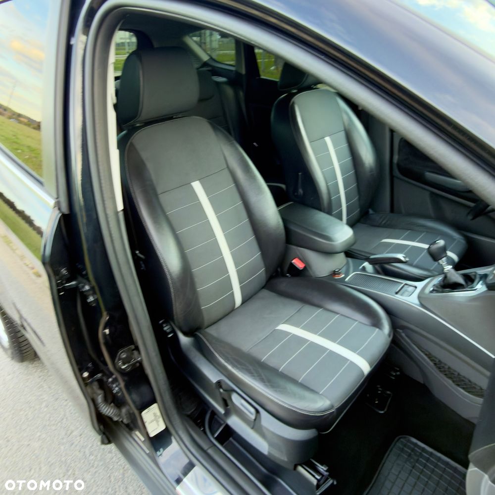 Ford Kuga 2.0 TDCi 2x4 Titanium - 25