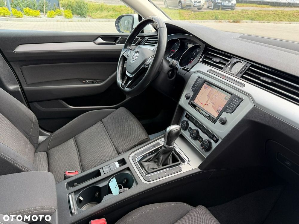 Volkswagen Passat - 36