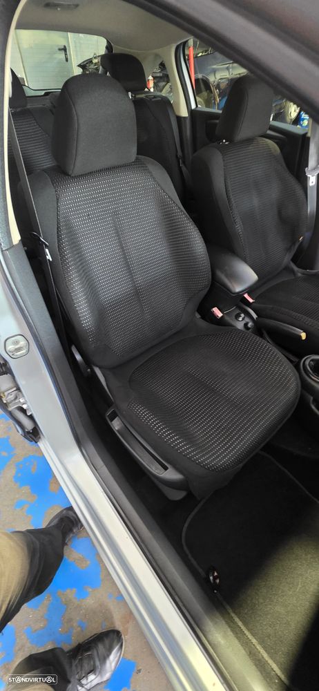 Citroën C4 1.6 HDi VTR Pack - 13