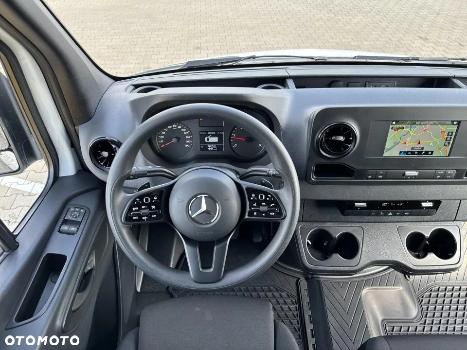Mercedes-Benz Sprinter - 22