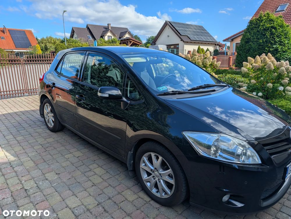 Toyota Auris 1.6 Premium + - 1