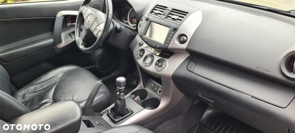 Toyota RAV4 2.2 D-4D Premium - 11