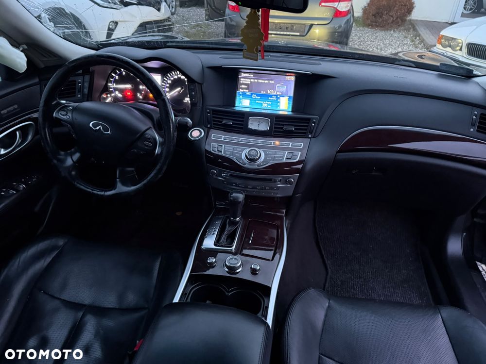 Infiniti Q70 2.2d - 12