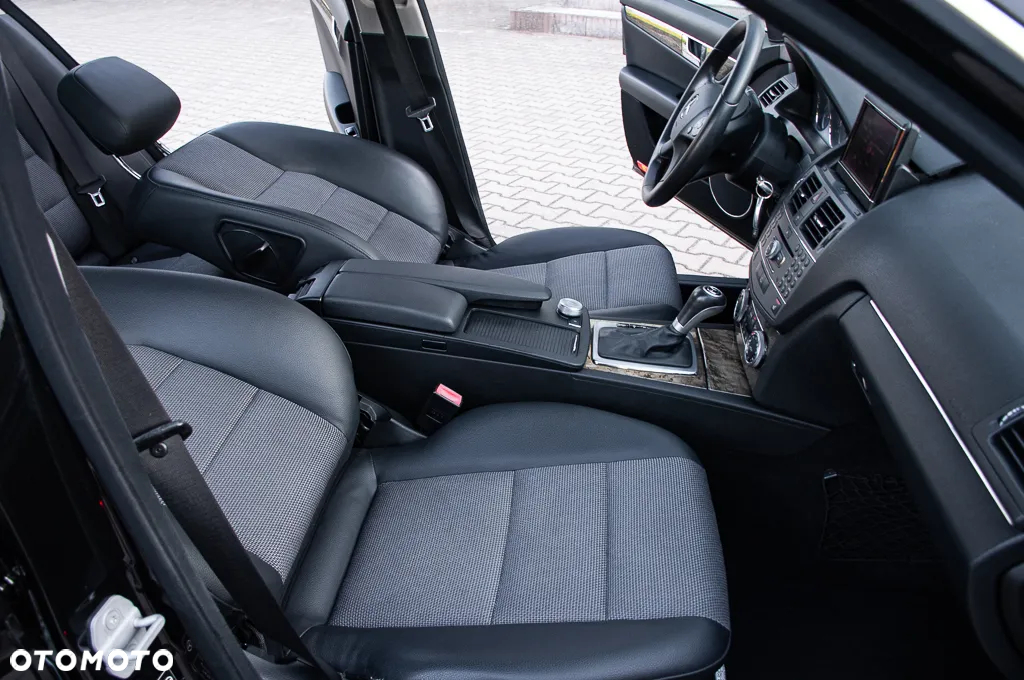 Mercedes-Benz Klasa C 200 T (BlueEFFICIENCY) 7G-TRONIC Avantgarde - 25