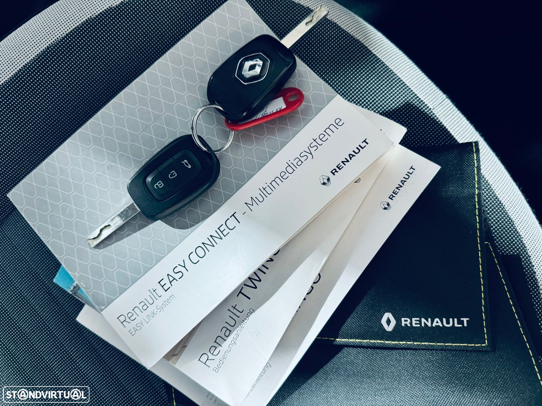 Renault Twingo SCe 75 INTENS - 28