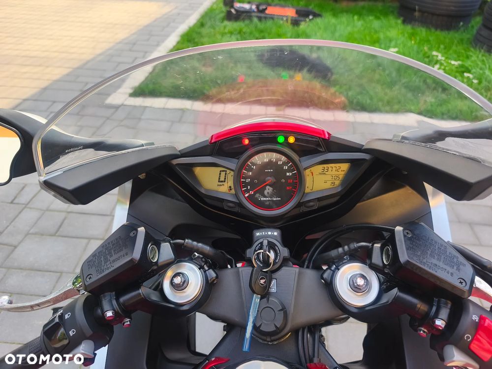 Honda VFR - 19