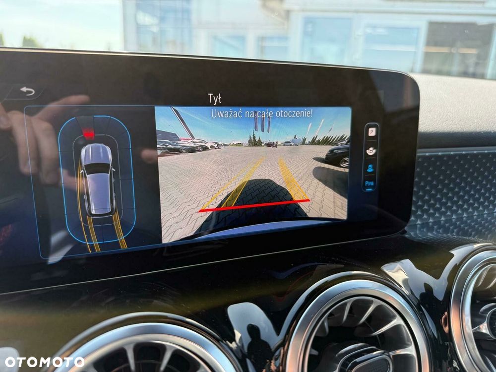 Mercedes-Benz GLB 200 d 4-Matic AMG Line 8G-DCT - 16