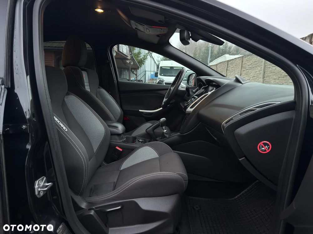 Ford Focus ST - 19