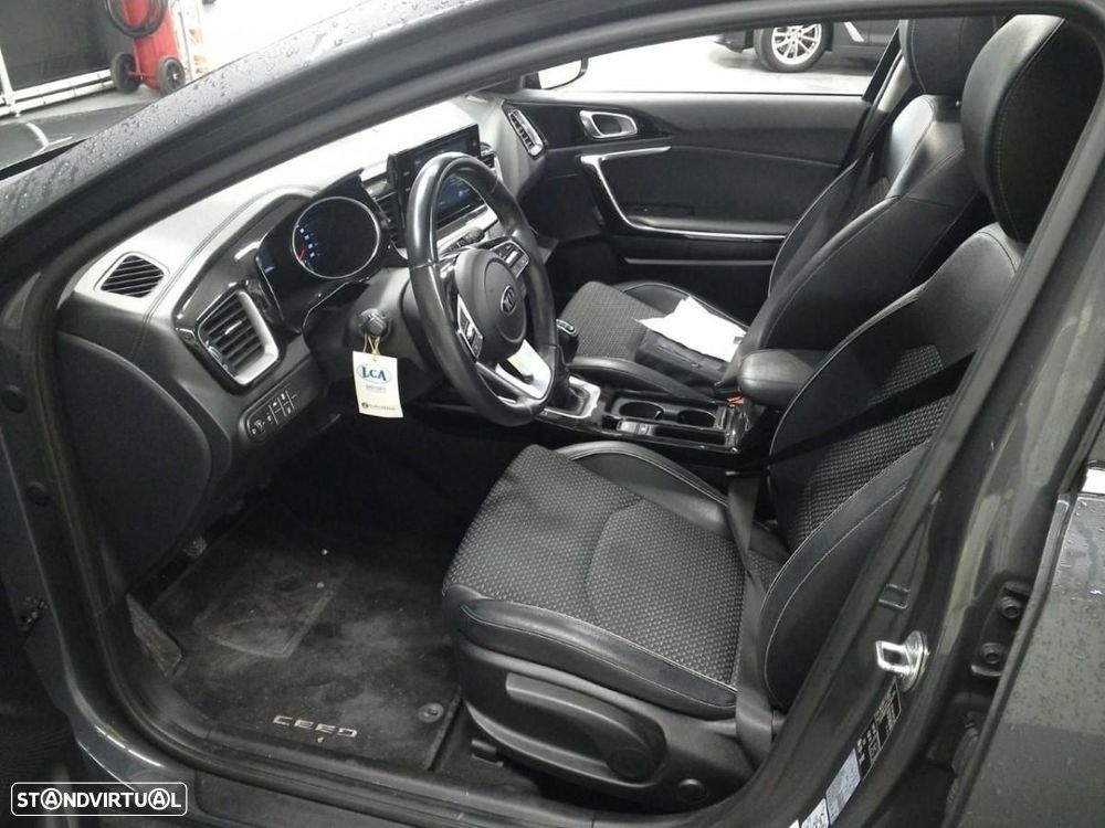 Kia Ceed SW 1.6 CRDi MHEV Drive+SRF - 4