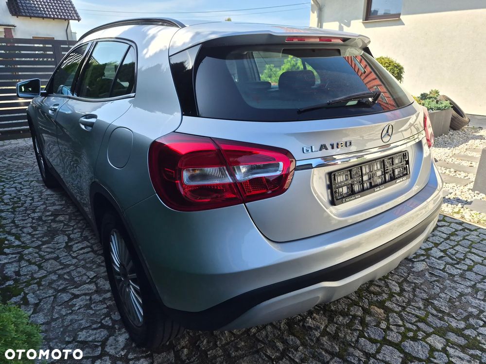 Mercedes-Benz GLA 180 Activity Edition - 19