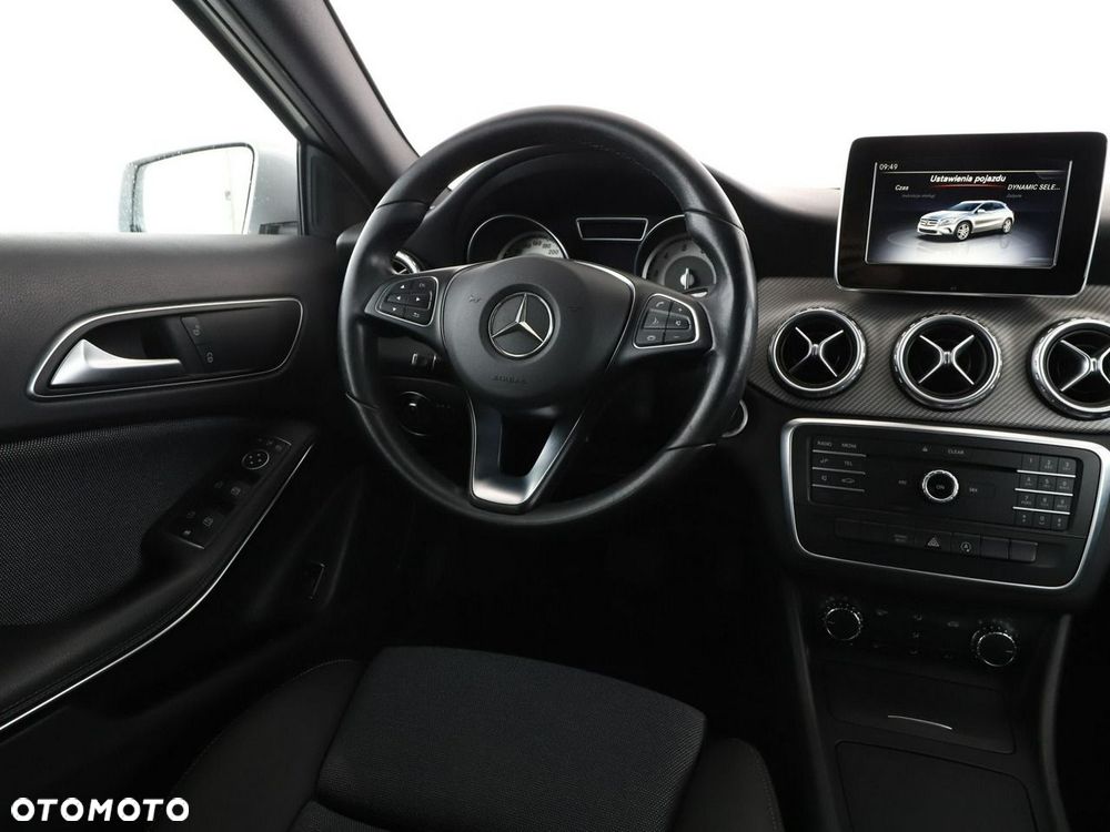 Mercedes-Benz GLA 200 7G-DCT - 17