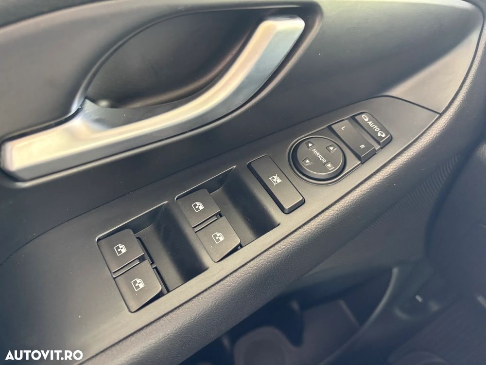 Hyundai i30 1.5 110CP M/T Highway - 20