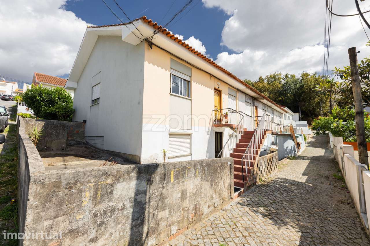 Moradia T9 com logradouro para recuperar em Dume - Braga - Grande imagem: 2/25