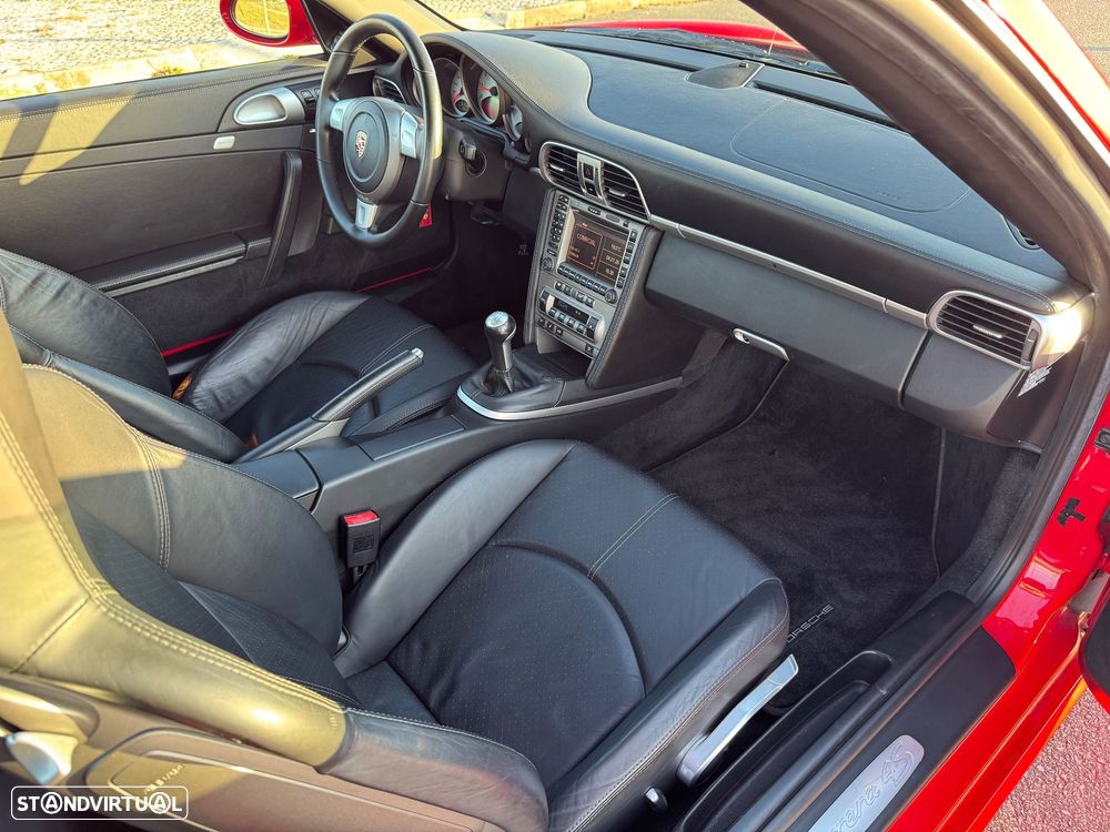 Porsche 911 (997) Carrera 4 S - 25