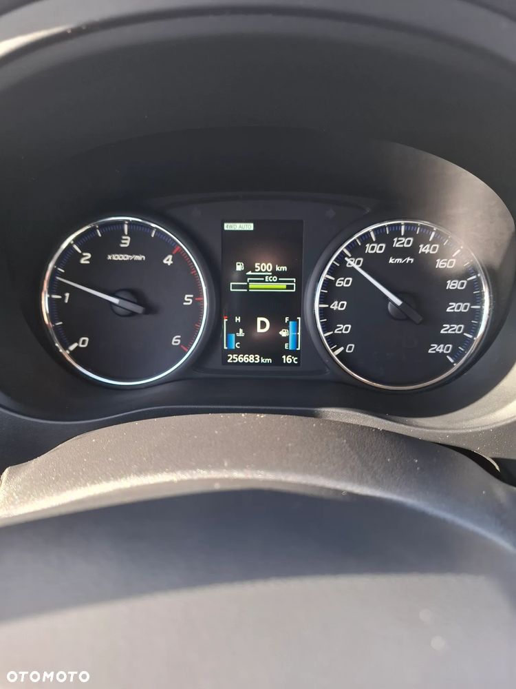 Mitsubishi Outlander 2.2 DID Instyle Navi 4WD - 8