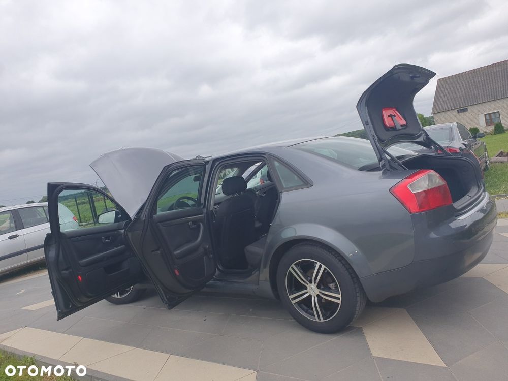 Audi A4 Limousine - 4