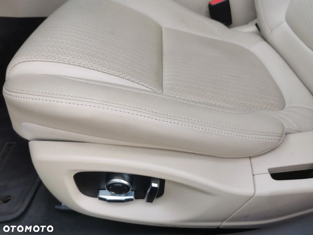 Jaguar XF 2.0 i4D Prestige - 10