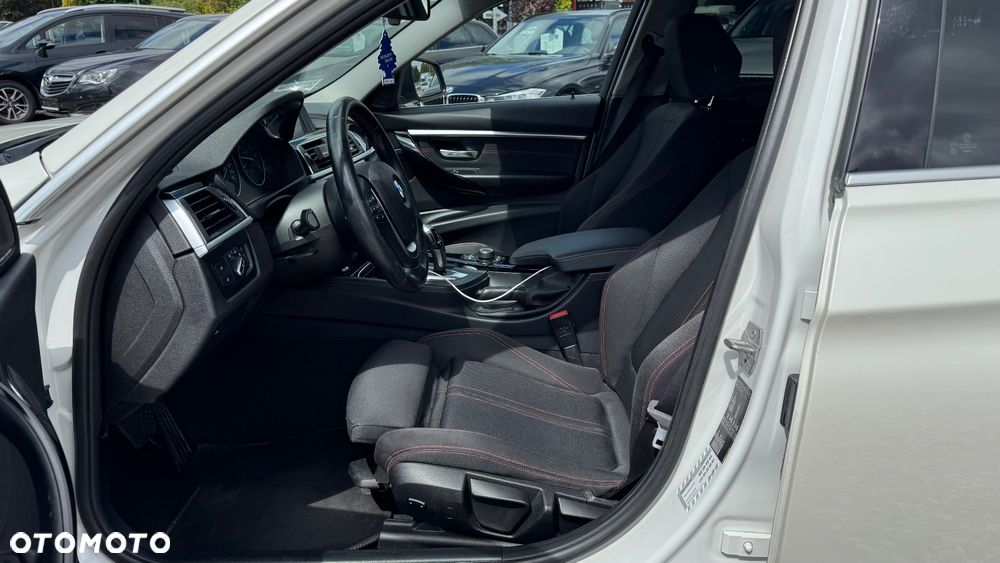 BMW Seria 3 320d Sport Line - 25