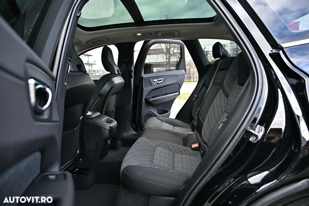 Volvo XC 60 B4 MHEV AT AWD Ultimate Dark - 20