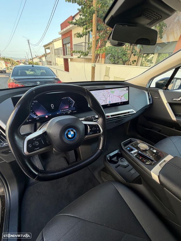 BMW iX xDrive 40 - 11