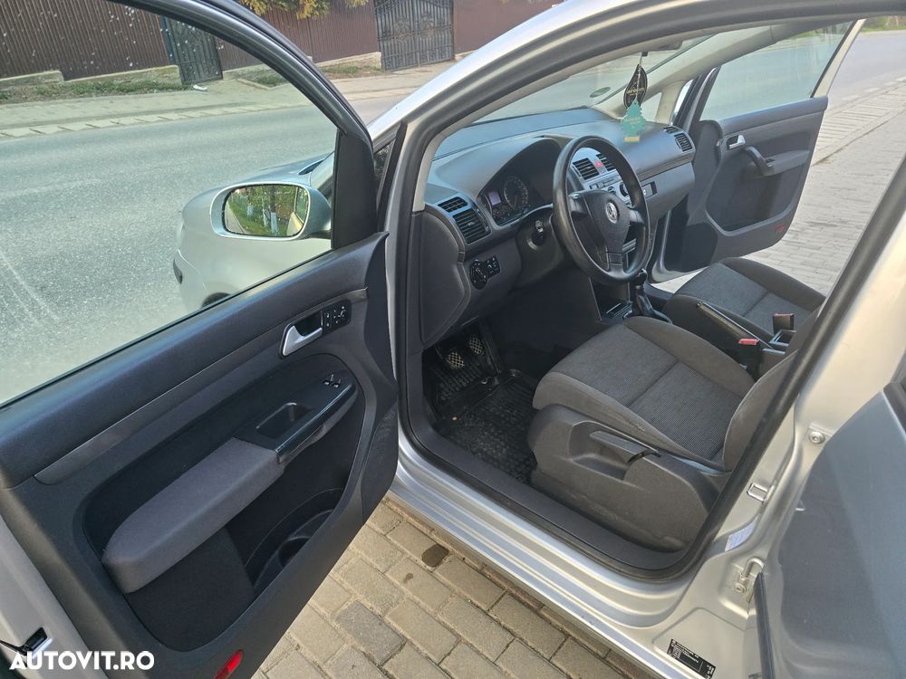 Volkswagen Touran - 13