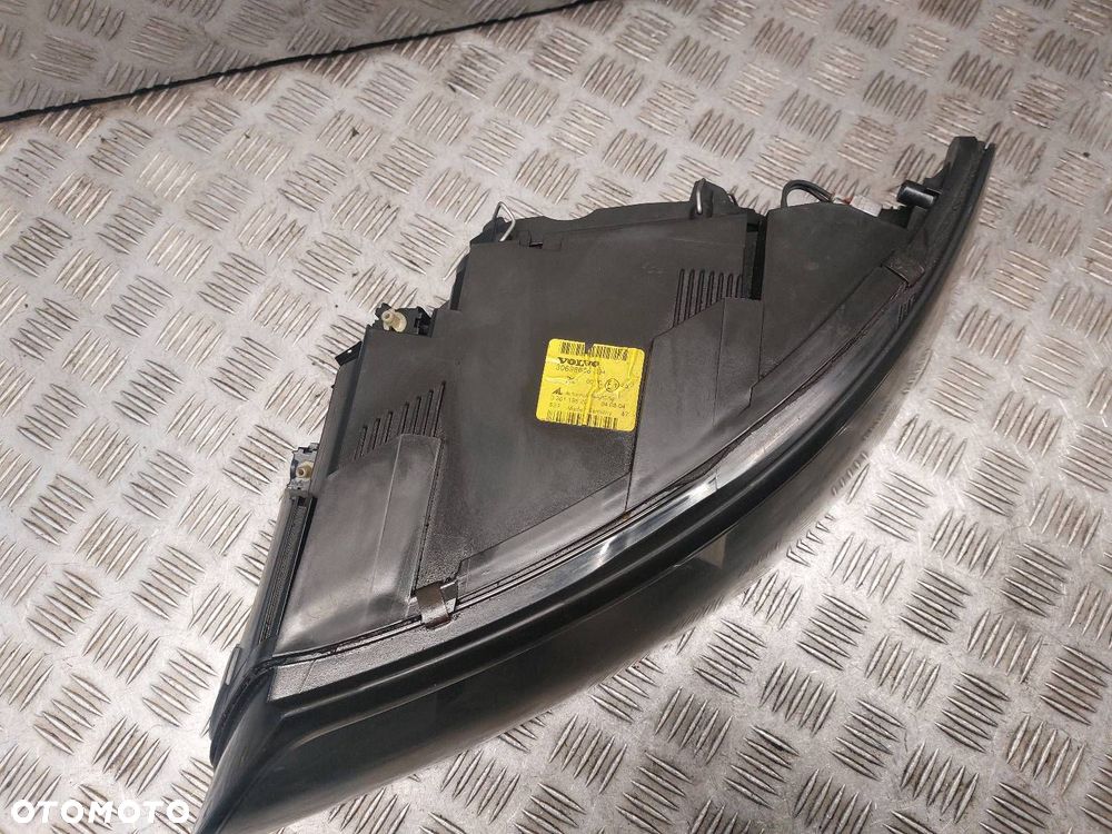 LAMPA LEWY PRZÓD VOLVO S40 II 30698636 0301198201 - 2