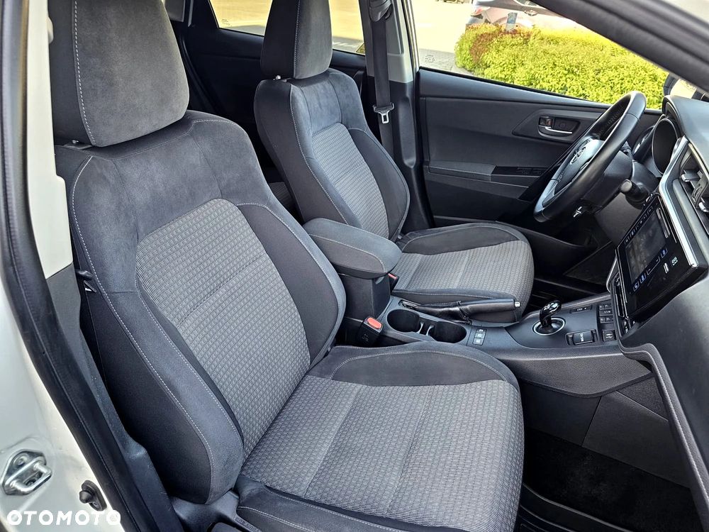 Toyota Auris Hybrid 135 Prestige - 21