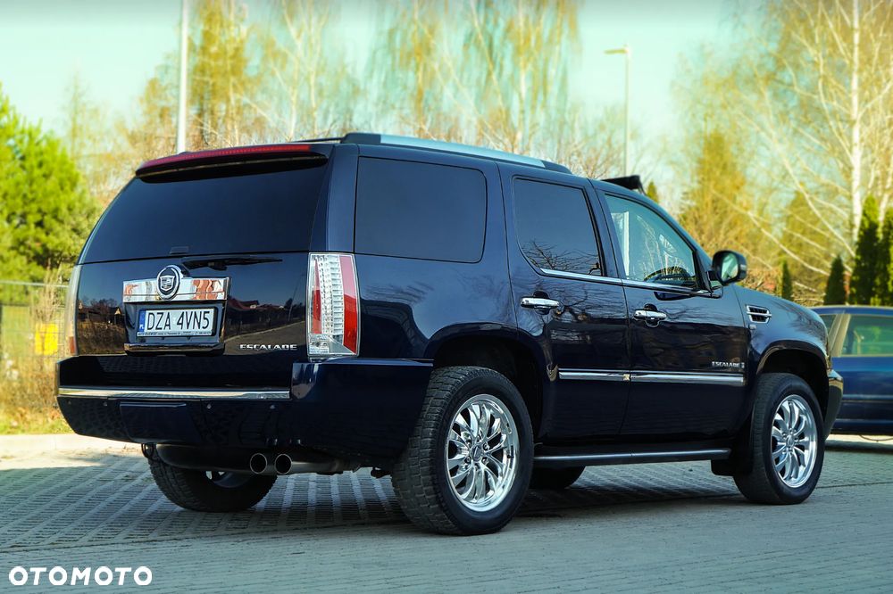 Cadillac Escalade - 3